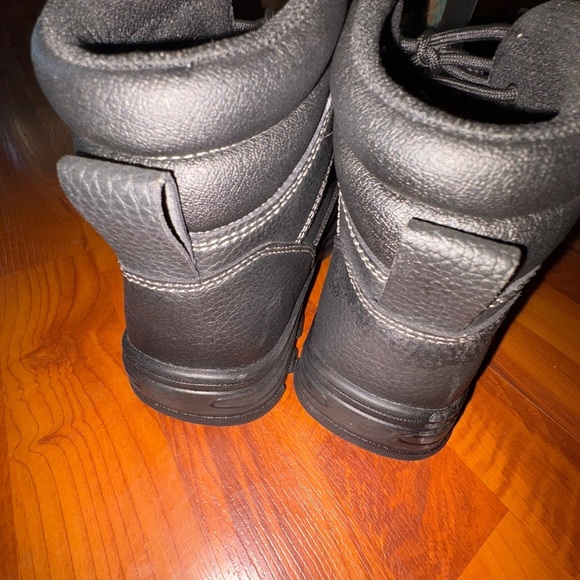Men Sketcher boots